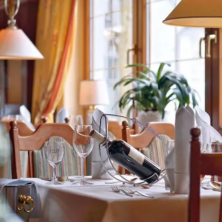 Отель Hotel Central 3*