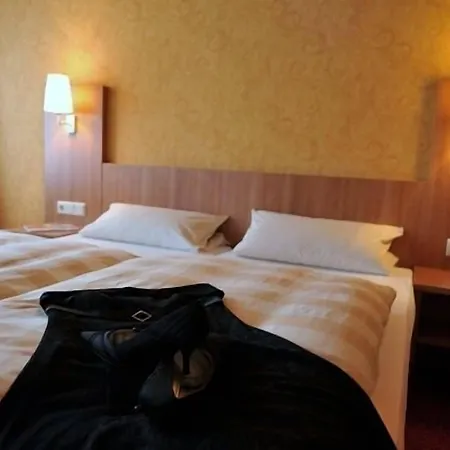 Hotel Central Отель Виллинген